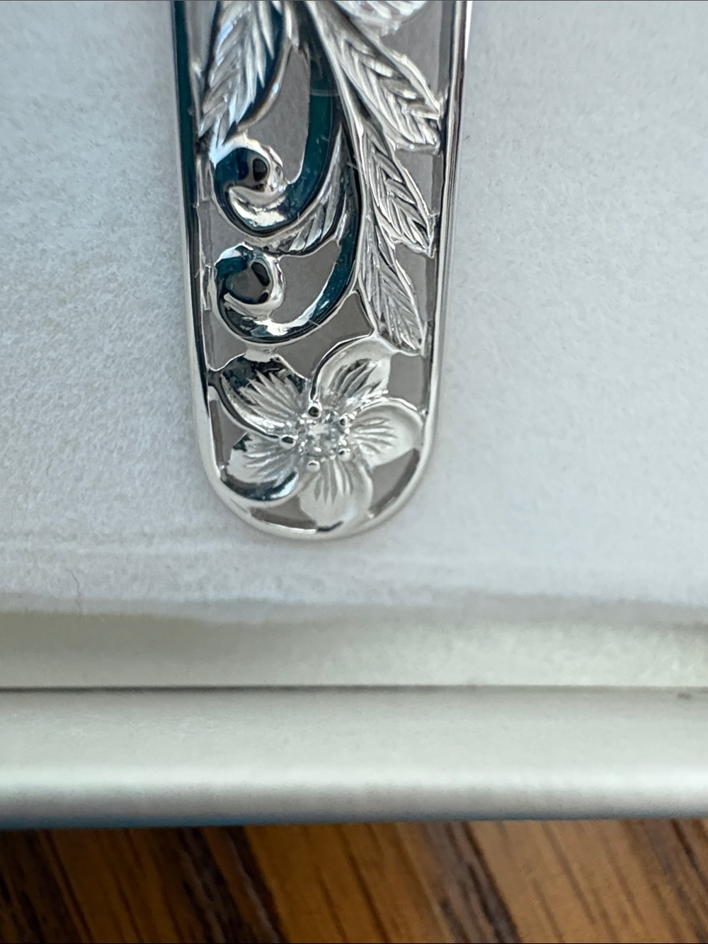 Maui Divers Hawaiian Heirloom Plumeria Pendant - Picture 4 of 9